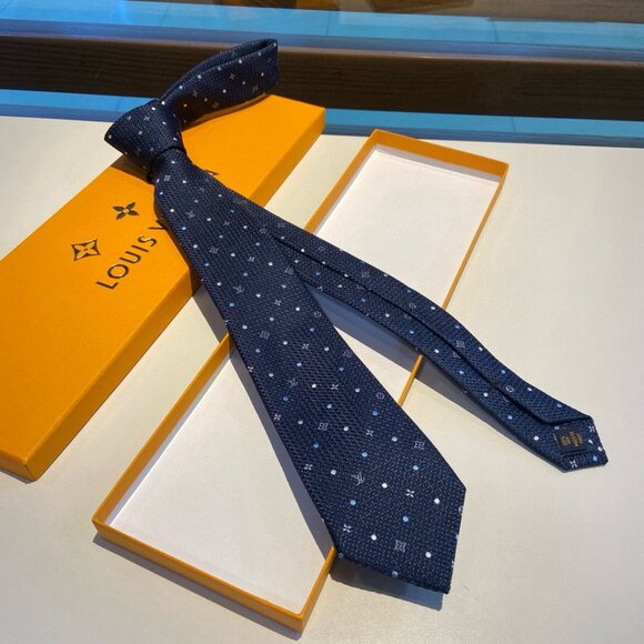 Louis Vuitton Men Tie - Picture 1 of 5